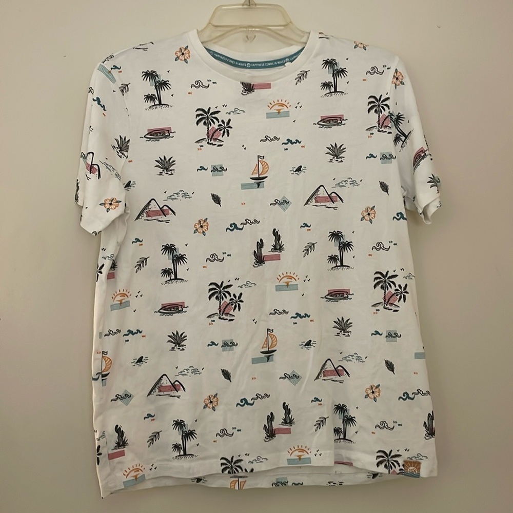3 for $25! Free planet cotton‎ print tee, size small
